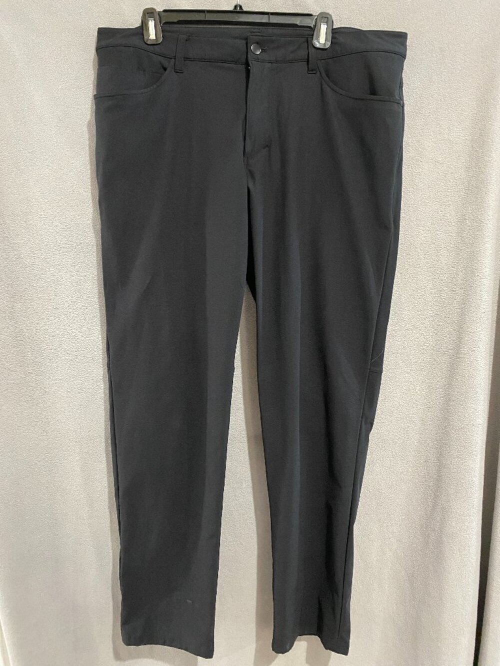 Lululemon Men’s Black Technical Straight Leg Pants 34x32 Performance